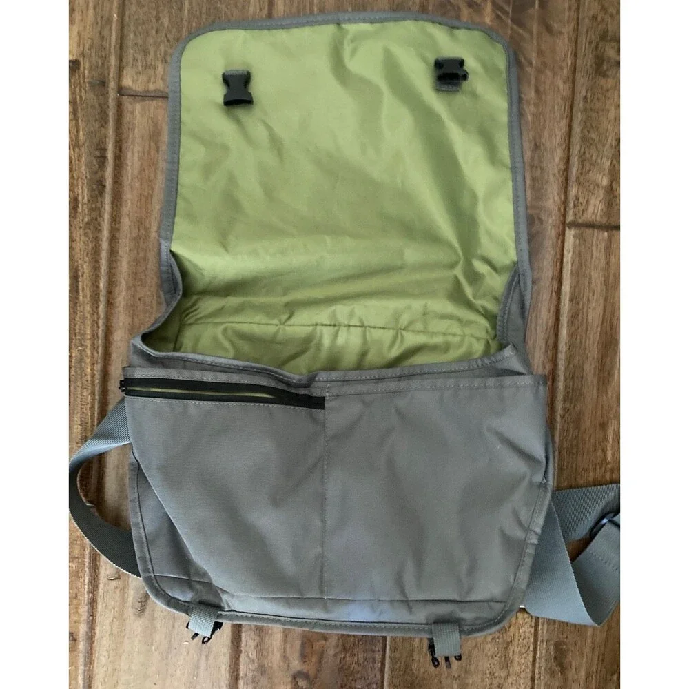 Lowepro exchange messenger